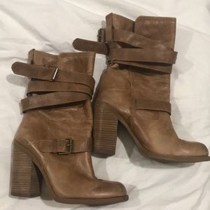 Jessica Simpson Heeled leather boots.